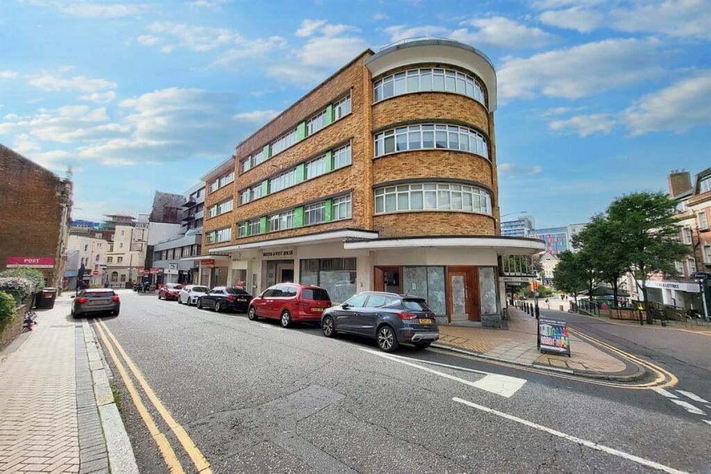 Property photo 1 of 10