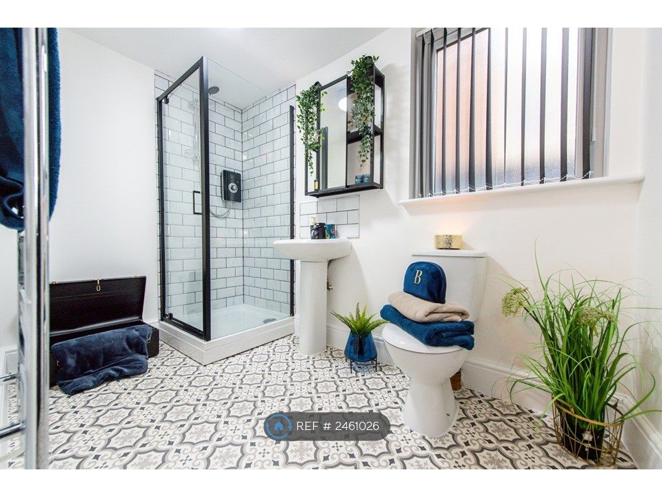 Property photo 3 of 25 En-Suite