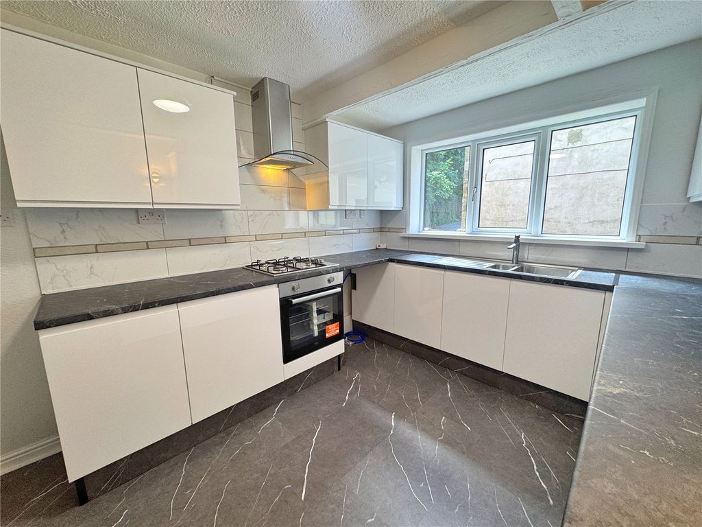 Property photo 3 of 18 New Fitted Kitchen
