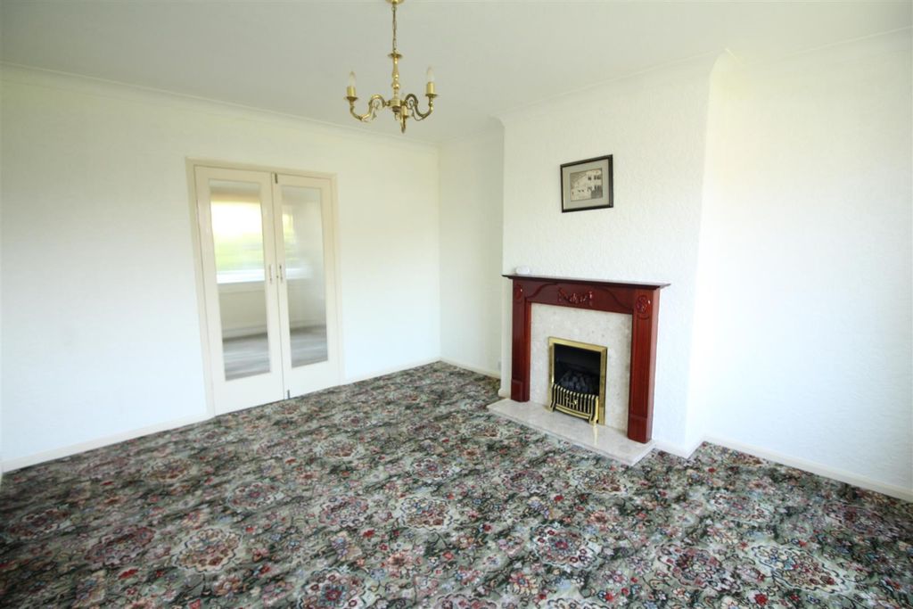 Property photo 2 of 11 Living Room