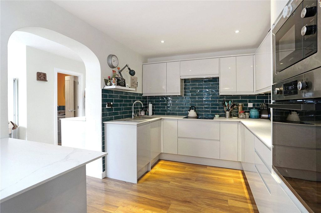 Property photo 2 of 14 Picture No. 04