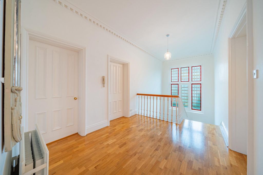 Additional image 13 of 3 bed flat for saleLincoln Circus, The Park NG7