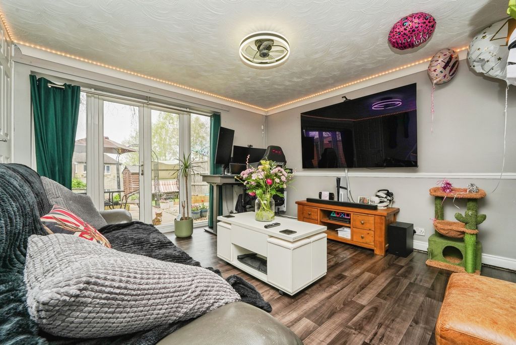 Property photo 3 of 12 Pbox-Img.Jpg