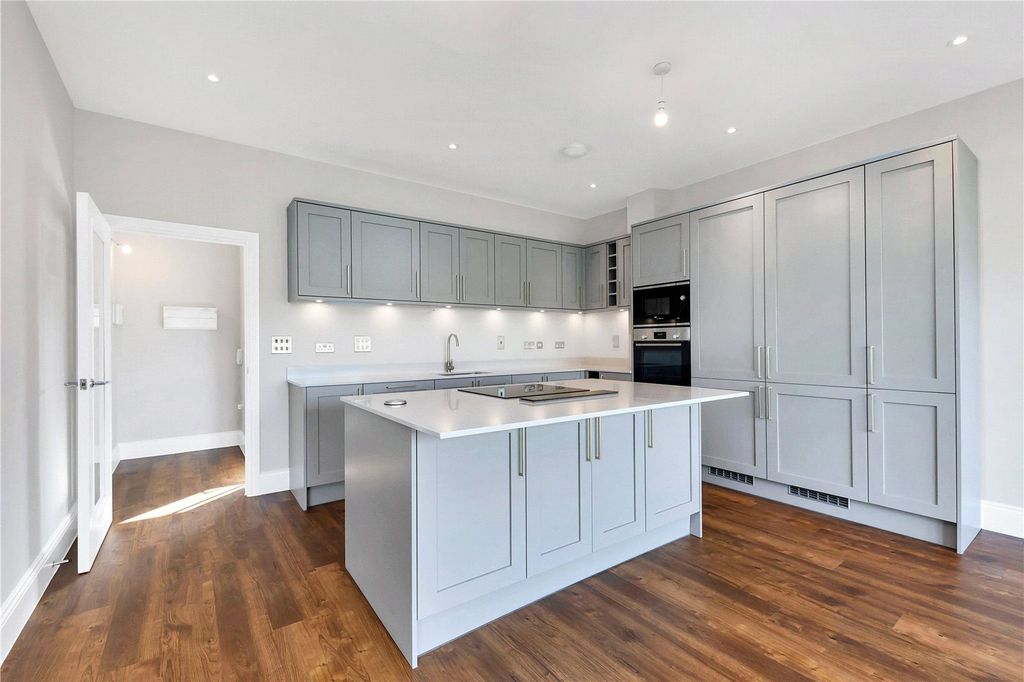 Property photo 3 of 19 Picture No. 04