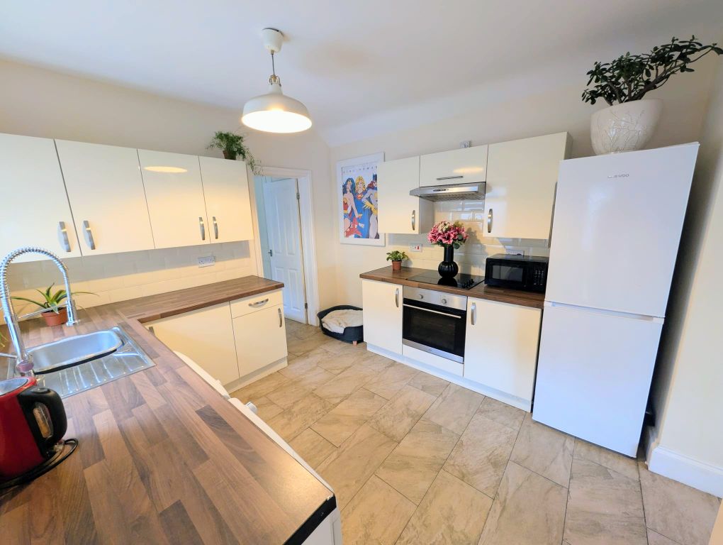 Property photo 3 of 21 Kitchen