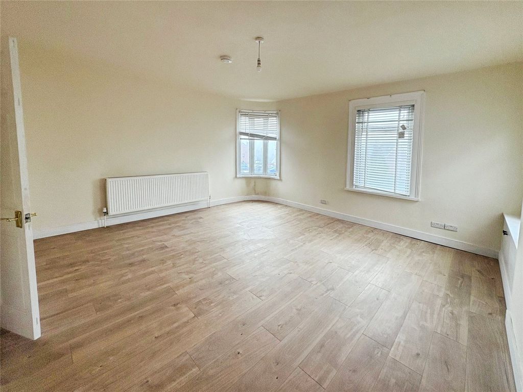 Property photo 2 of 8 Lounge