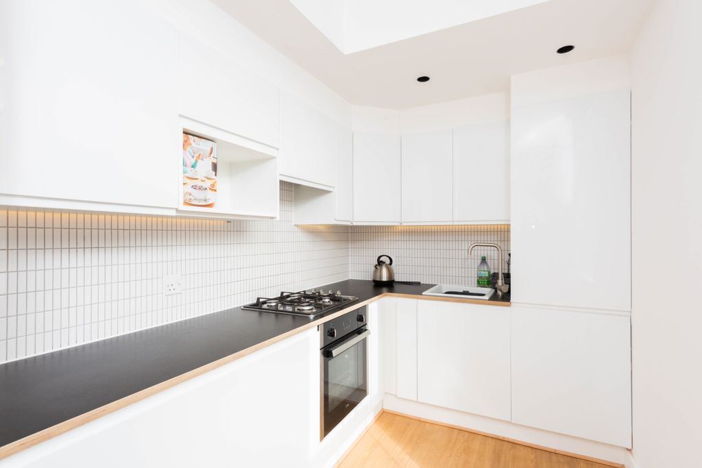 Property photo 2 of 11 Kitchen