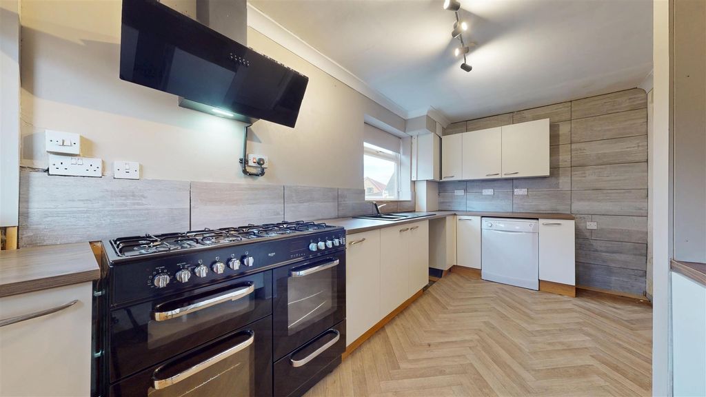 Property photo 3 of 26 Whiteside Road Kitchen