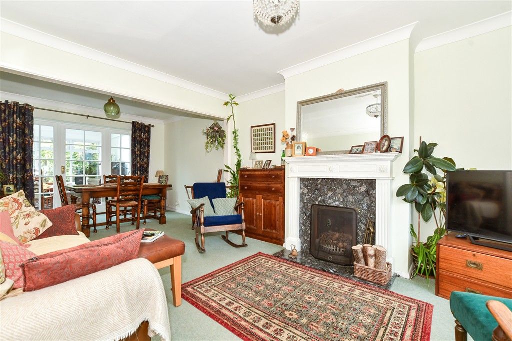 Property photo 2 of 13 Lounge