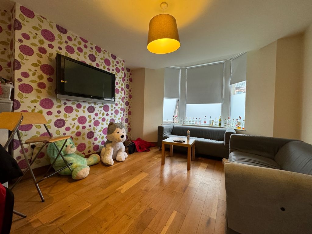 Property photo 1 of 15 Inspection 28 Llandough Street Cardiff