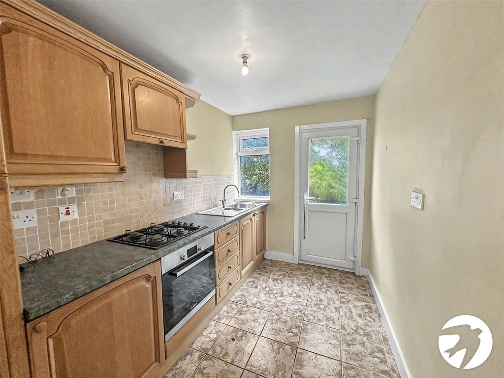 Property photo 3 of 9 Kitchen