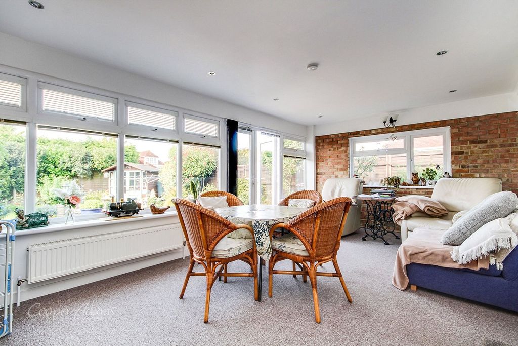 Property photo 2 of 14 Conservatory/Living