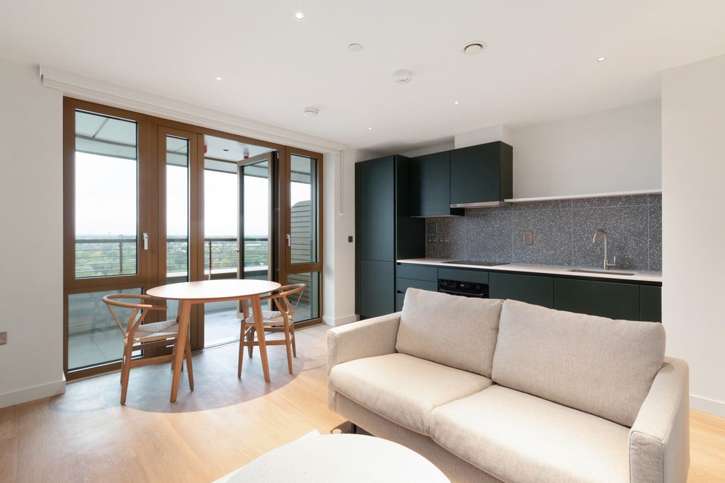 Property photo 2 of 17