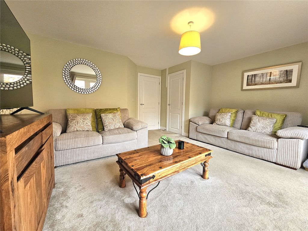 Property photo 2 of 17 Picture No. 21