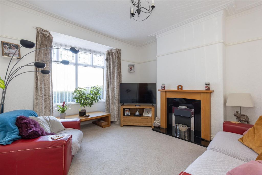 Property photo 2 of 23 Lounge