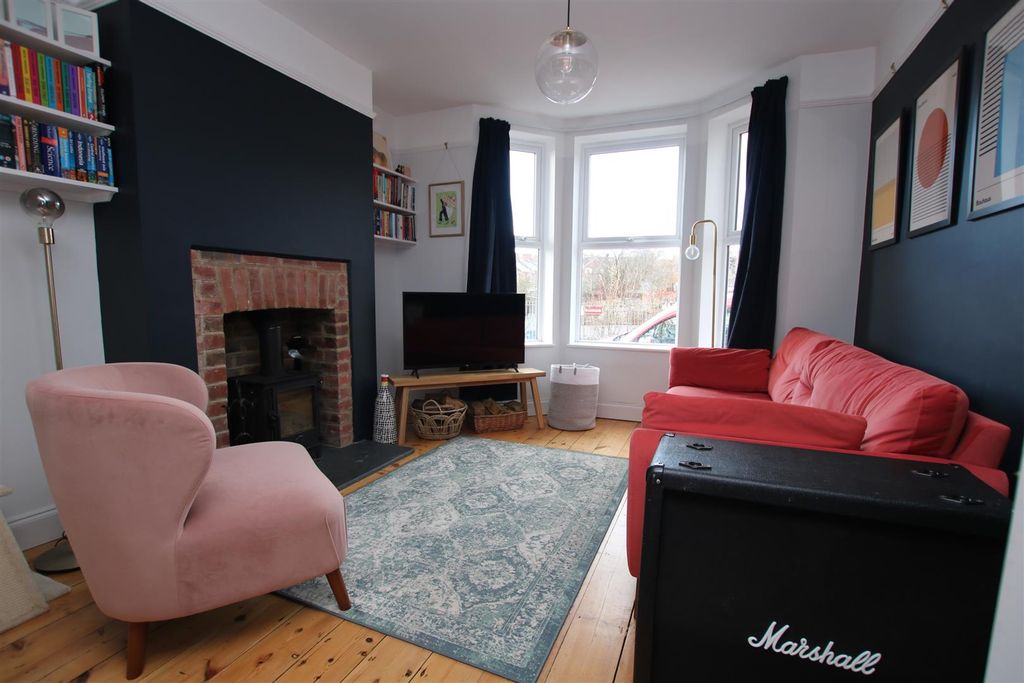 Property photo 3 of 17 Living Room.Jpg