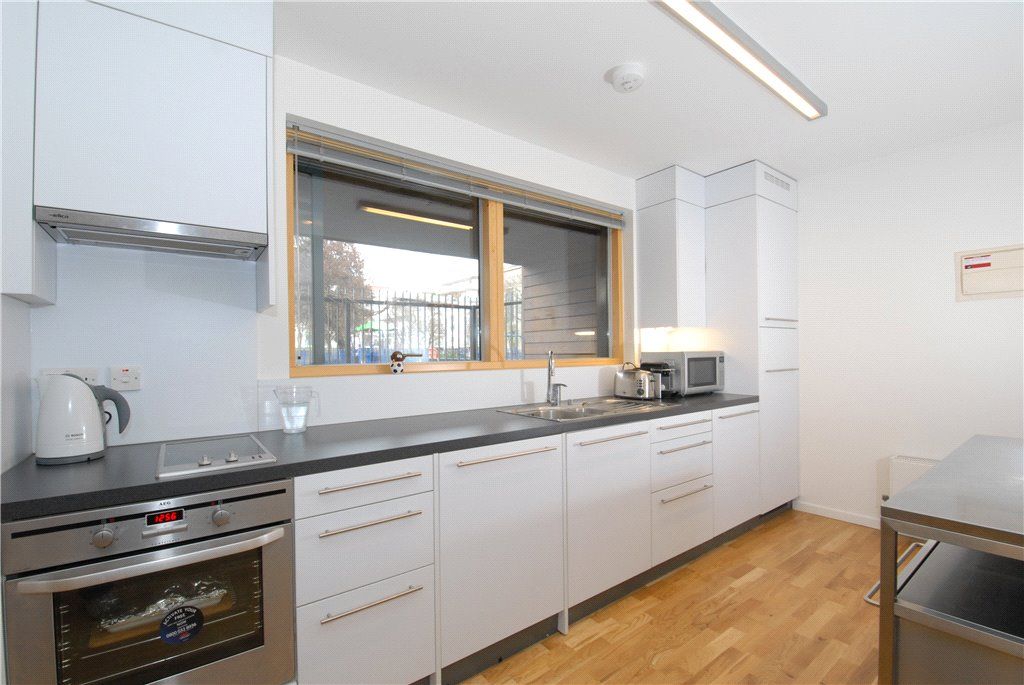 Property photo 3 of 9 Kitchen