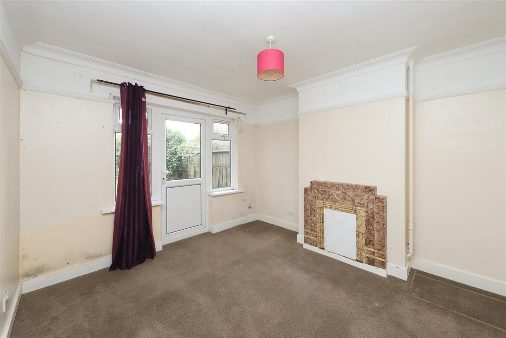 Property photo 3 of 9 Dining Room