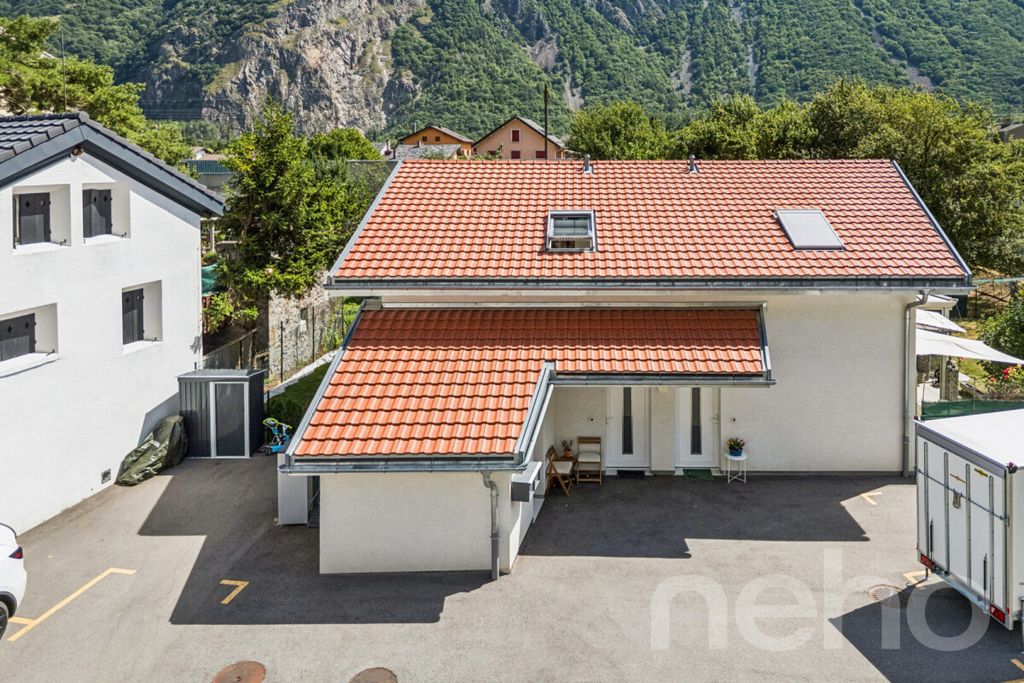 Property photo 3 of 12