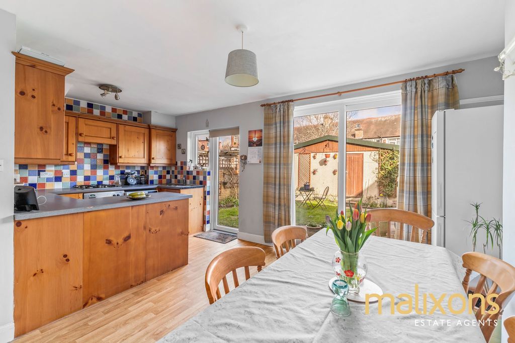 Property photo 3 of 12