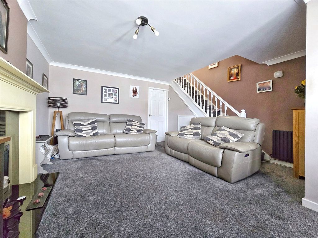 Property photo 3 of 15 Lounge