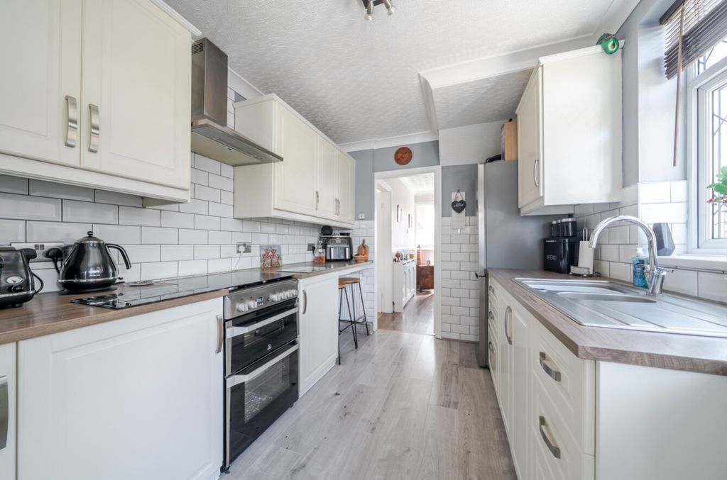 Property photo 3 of 25 24-6A7339092Edb5-1502342-19Fd210975d53-25-24