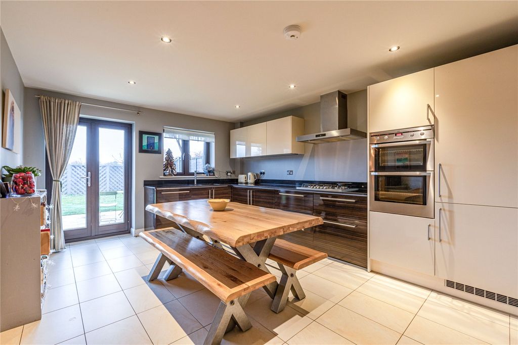 Property photo 2 of 27 Picture No. 28