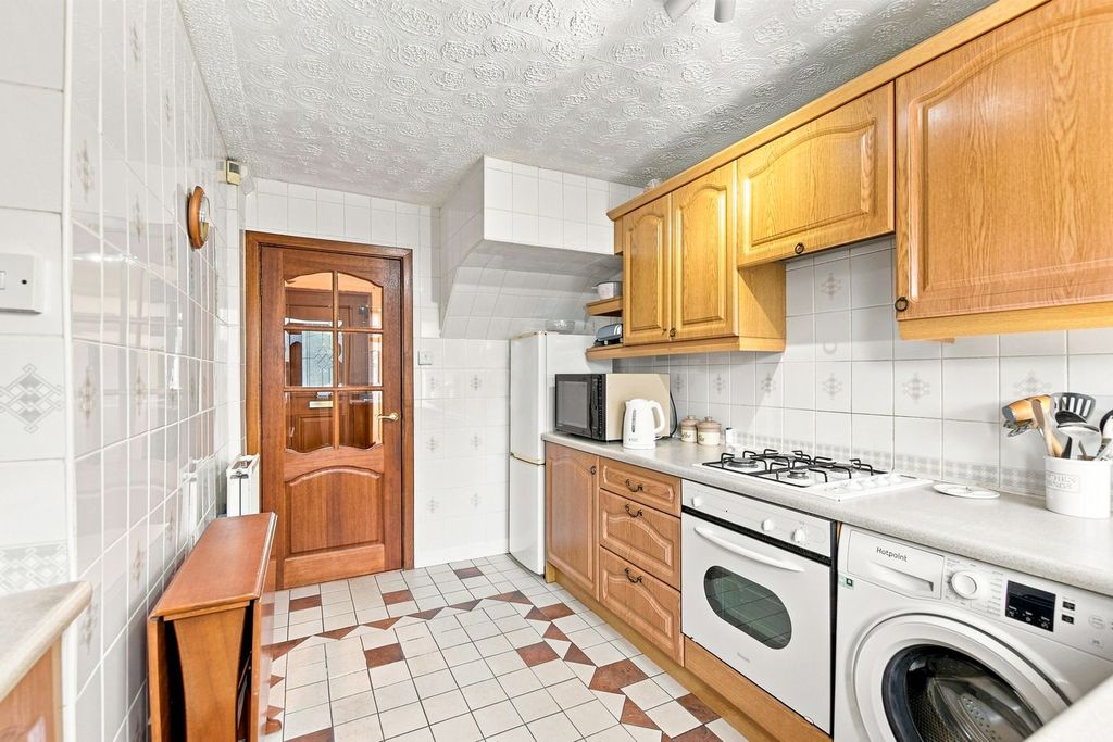 Property photo 2 of 25