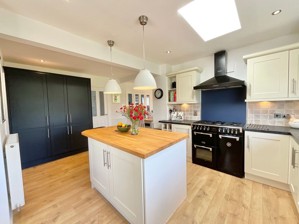 Property photo 3 of 27