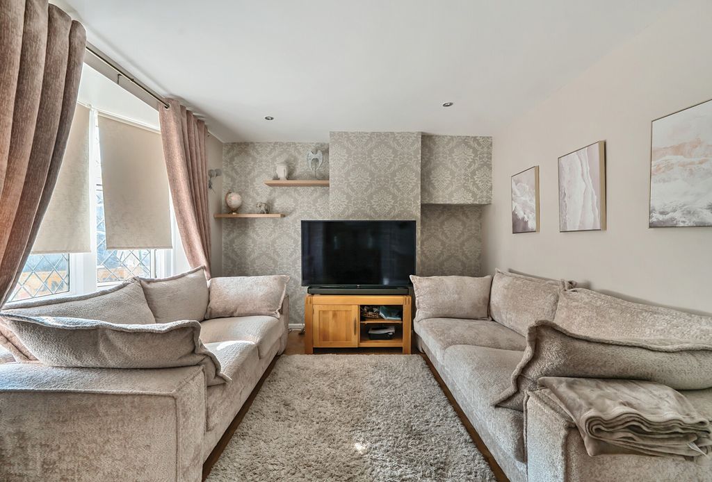 Property photo 2 of 9 1306495-7-6851A68...