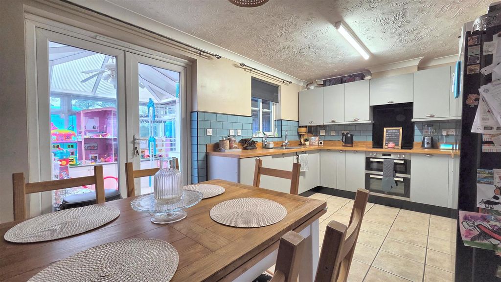 Property photo 2 of 16 Kitchen/Diner