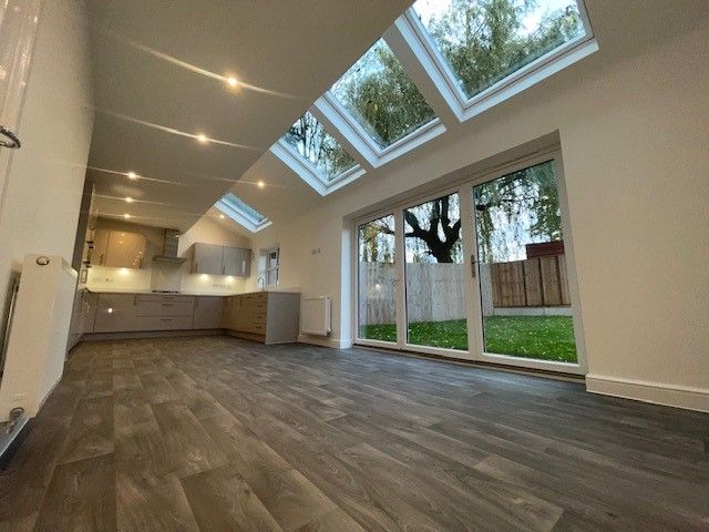 Property photo 3 of 21 Dining Room