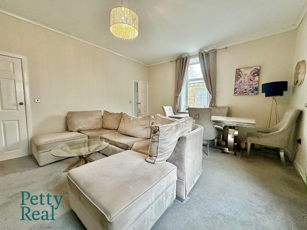 Property photo 3 of 14 F010E971-Fad4-4564-94E6-713564A63834.Jpeg