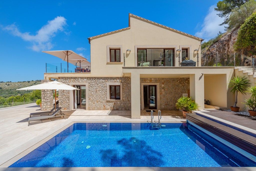 Property photo 1 of 20 Exterior And Pool (2)