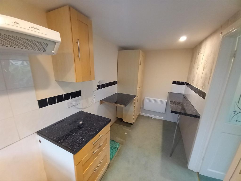 Property photo 2 of 9 4 Copper Close Kit 1.Jpg