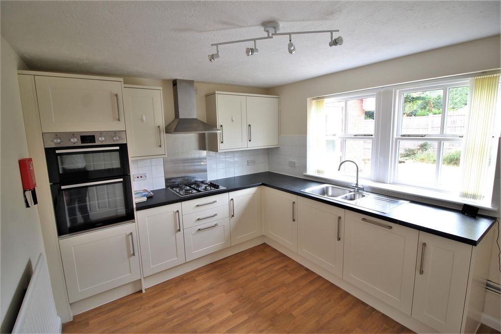 Property photo 2 of 14 Kitchen