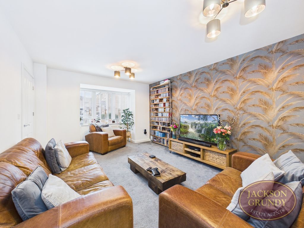 Property photo 2 of 19 Walsingham Drive