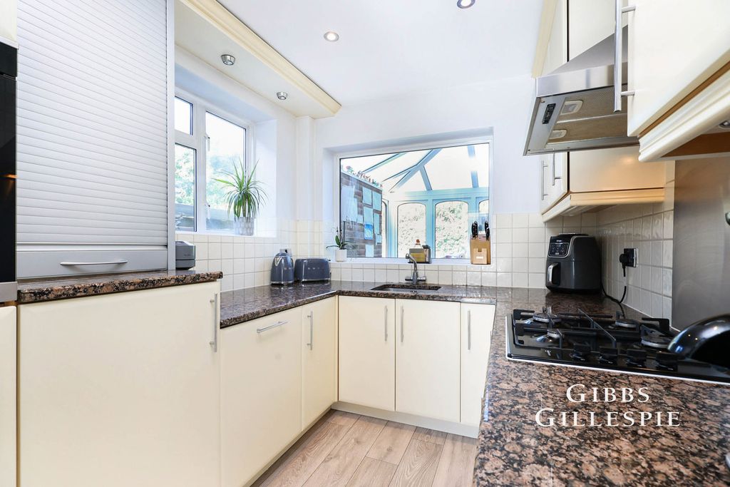 Property photo 2 of 10 Photo