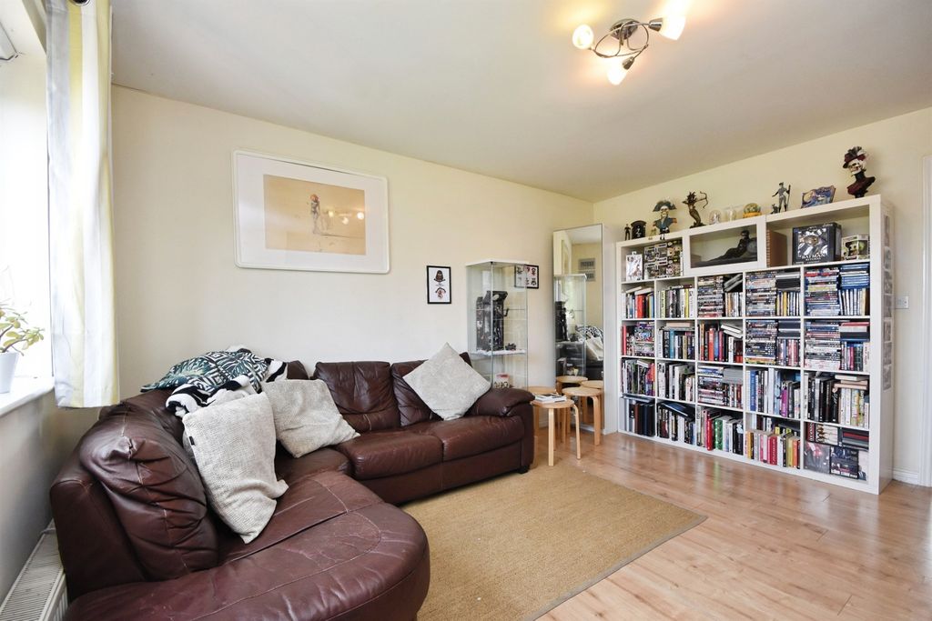 Property photo 2 of 12
