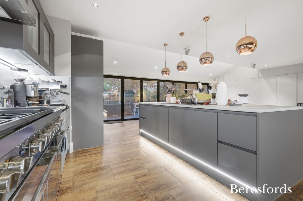 Property photo 3 of 21 Picture No. 31