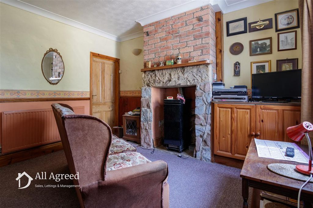 Property photo 3 of 10 Dining Room