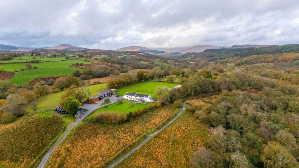 Property photo 2 of 40