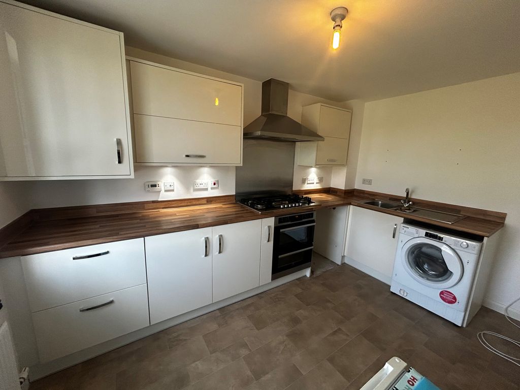 Property photo 2 of 11 Kitchen