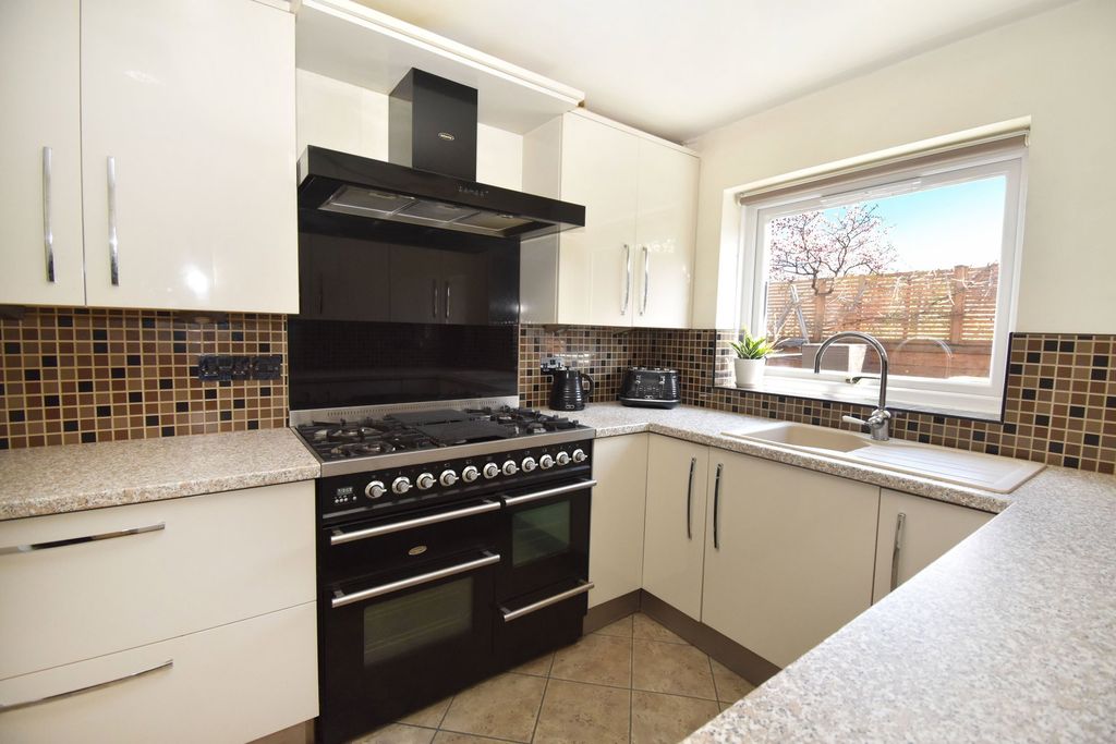 Property photo 2 of 30