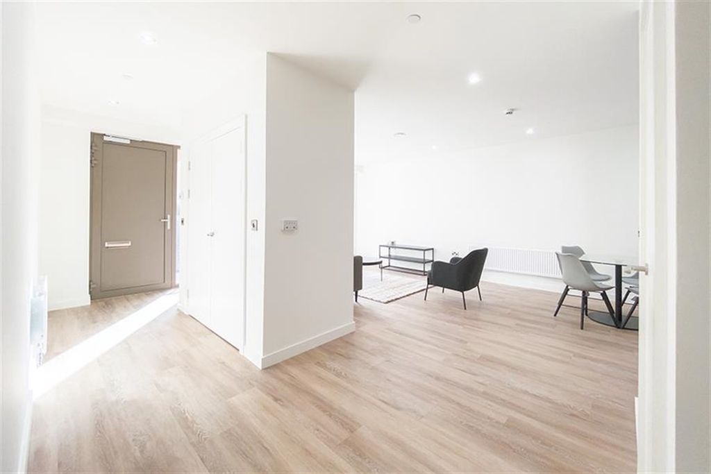 Property photo 3 of 23 (Main)