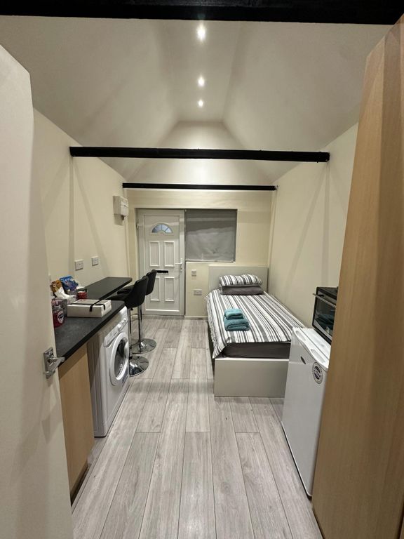 Property photo 1 of 8 Photo 3