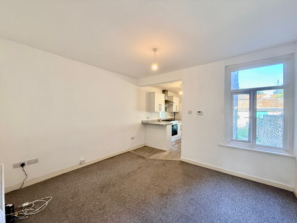 Property photo 2 of 12 Image