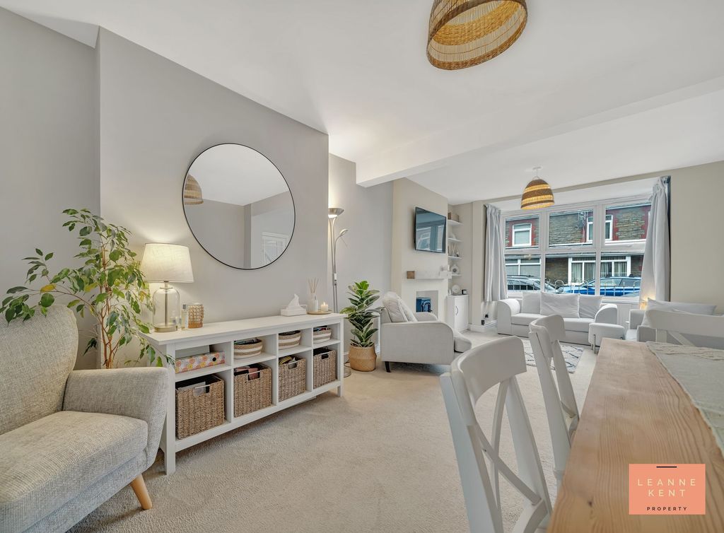 Property photo 2 of 31