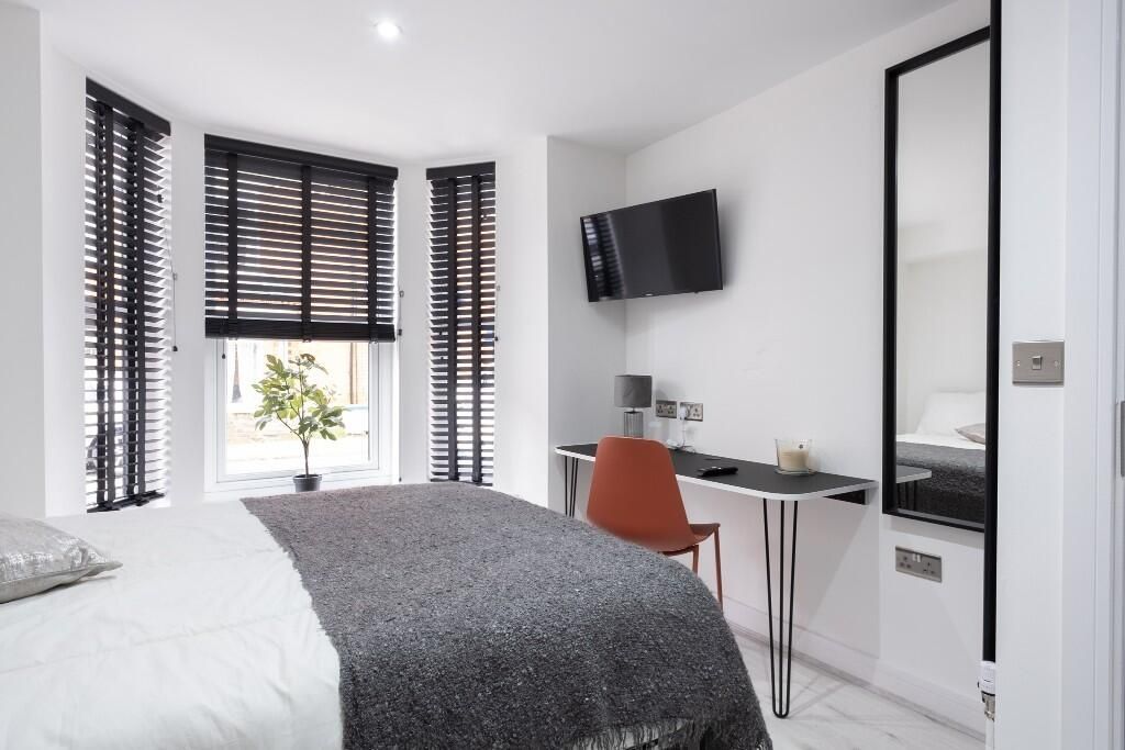 Property photo 2 of 13 Bright And Spacious Master Bedroom With Large Wind...