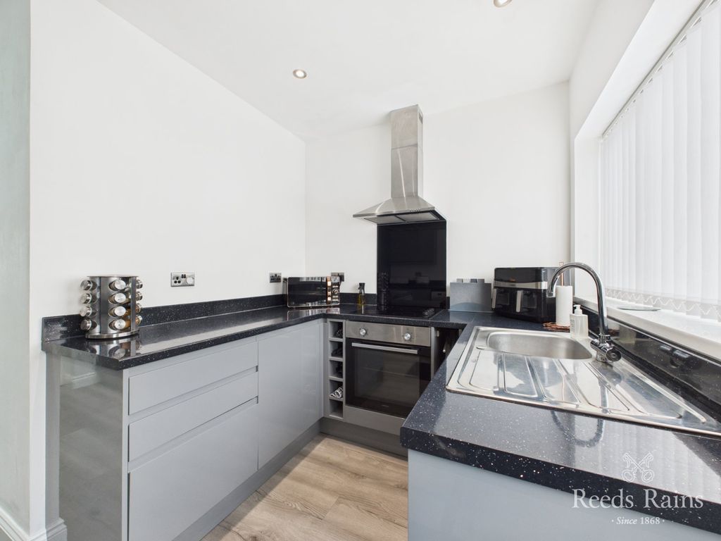 Property photo 3 of 15 Kitchen